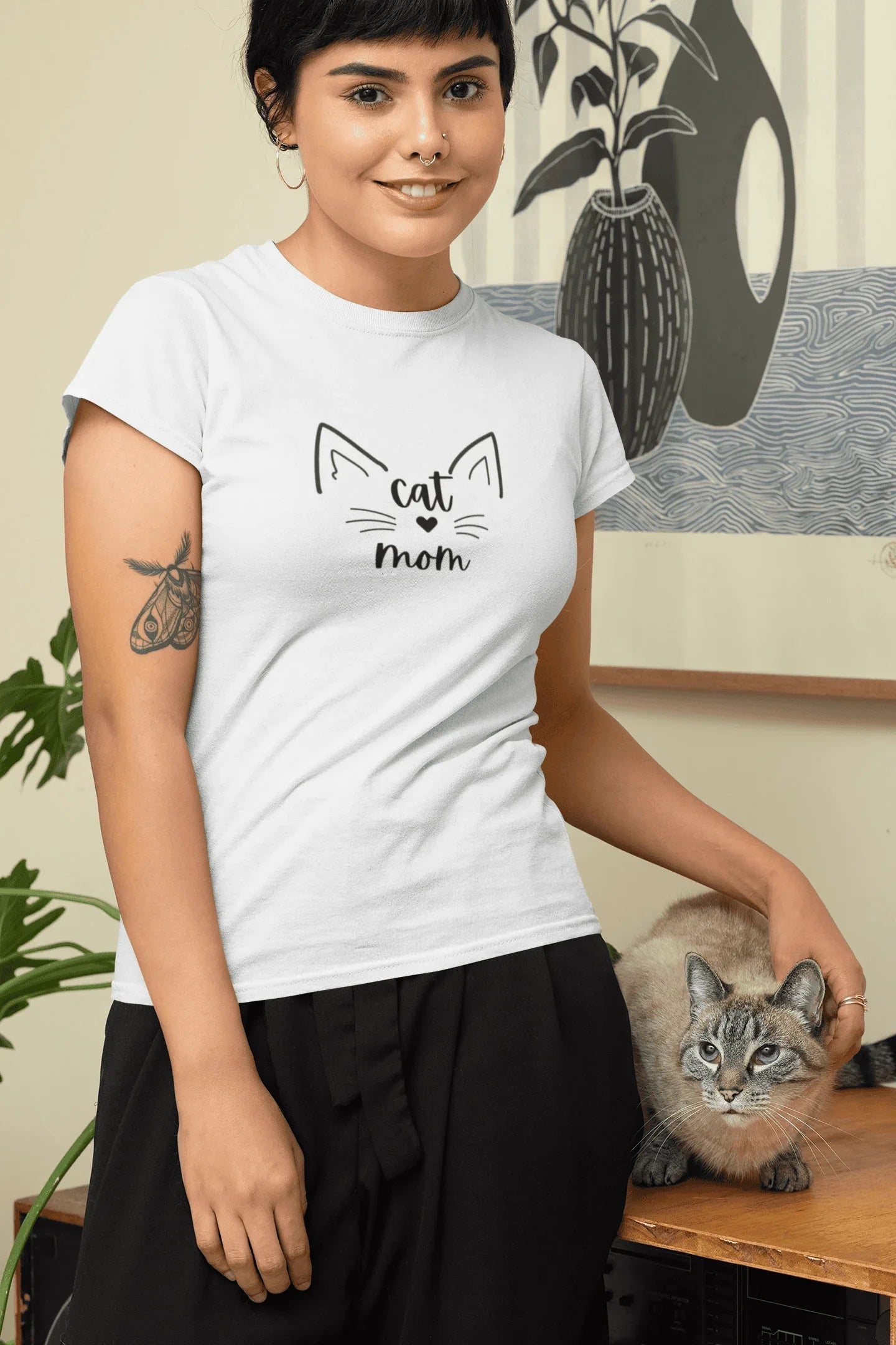 Cat Mom: Round Neck Tee (Woman fit) - curledeyes