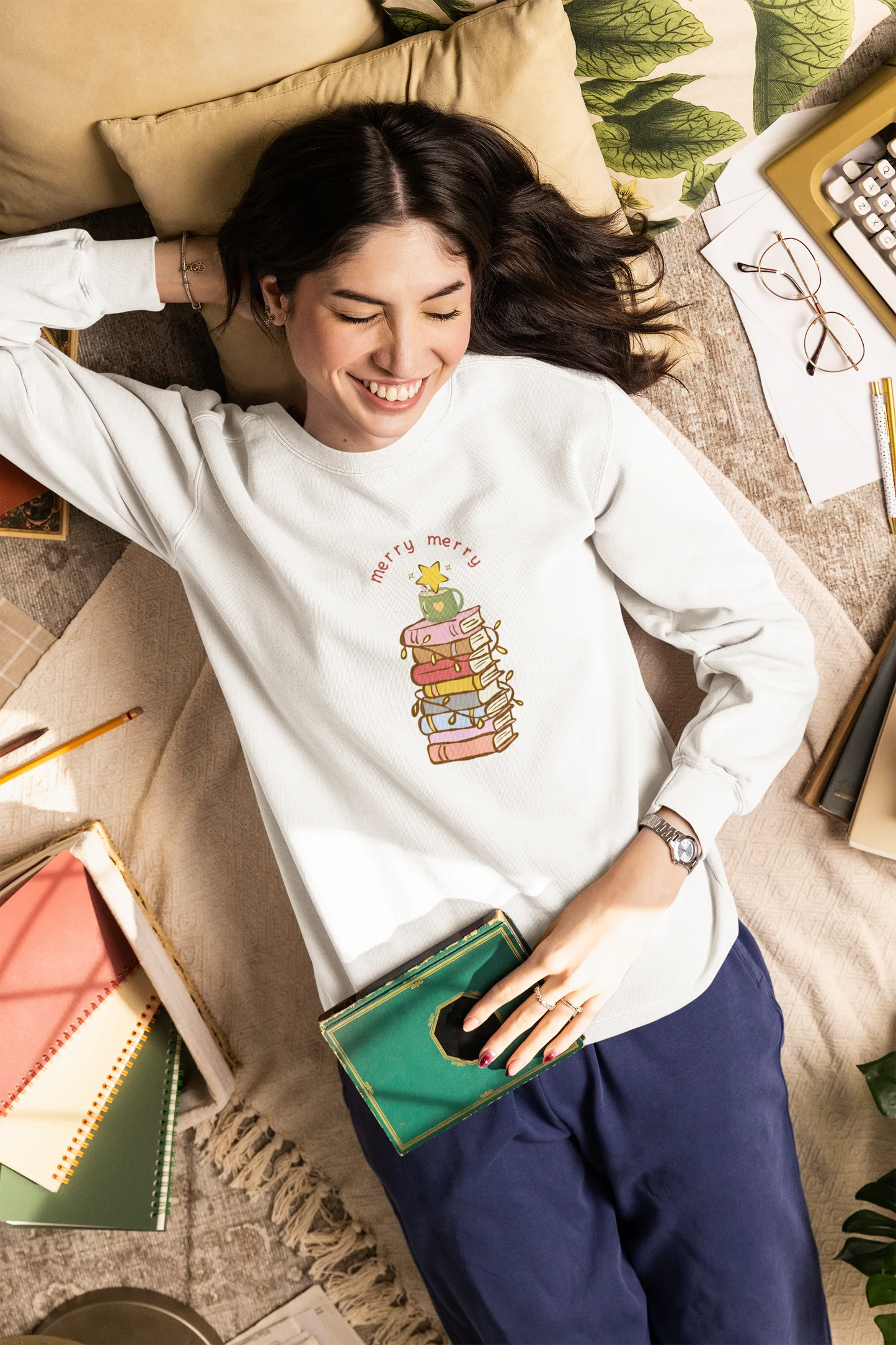 Books & Merry Christmas Sweatshirt (Unisex, Cotton) - curledeyes