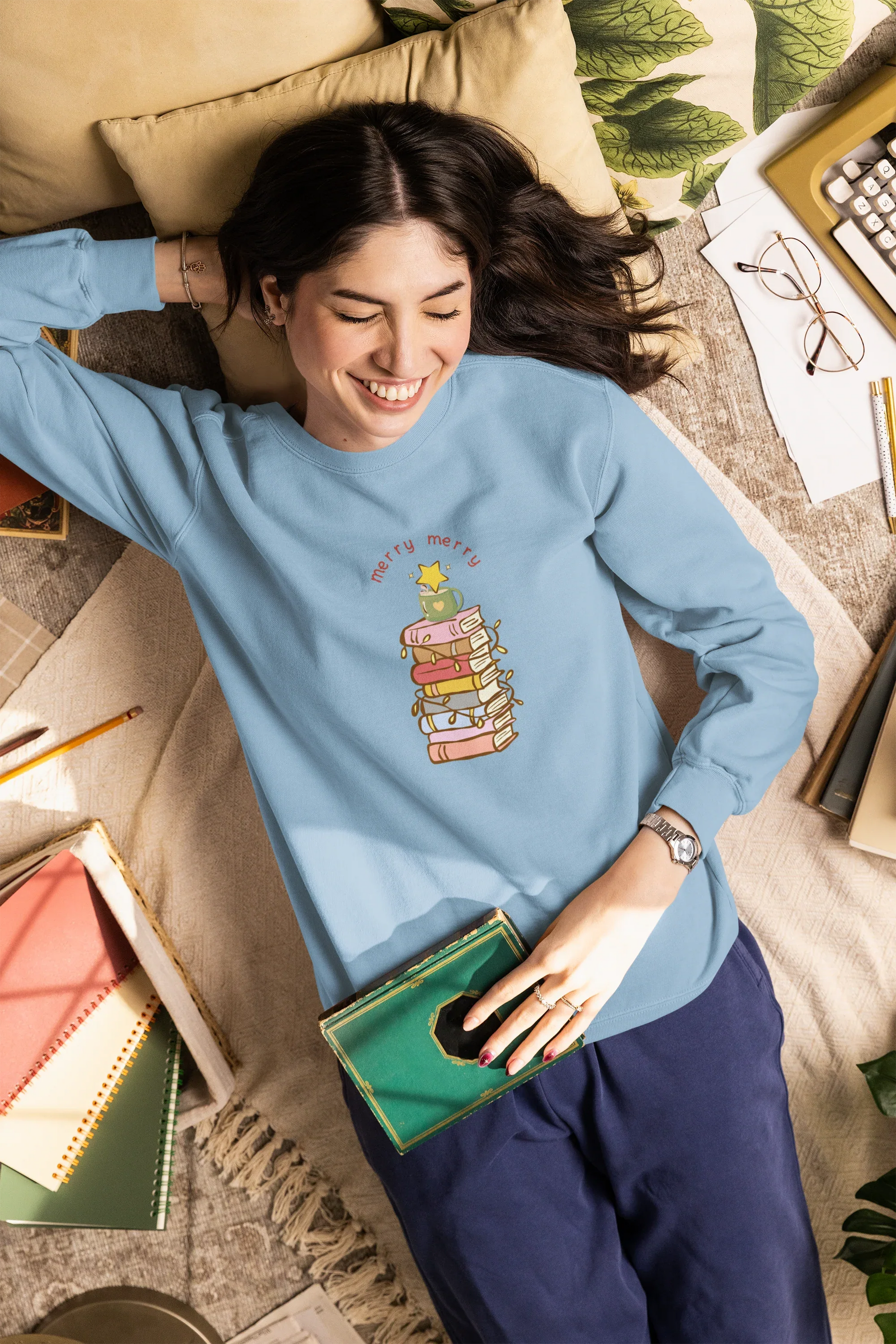Books & Merry Christmas Sweatshirt (Unisex, Cotton) - curledeyes