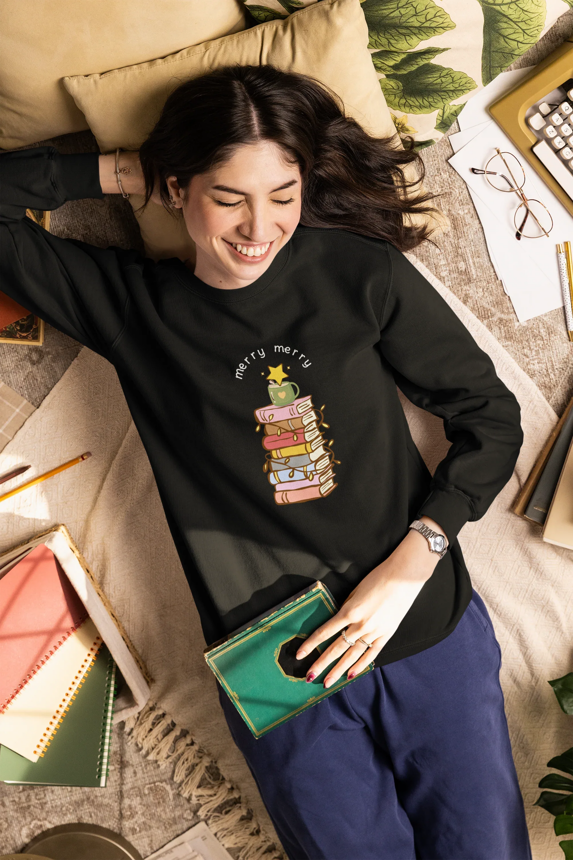 Books & Merry Christmas Sweatshirt (Unisex, Cotton) - curledeyes