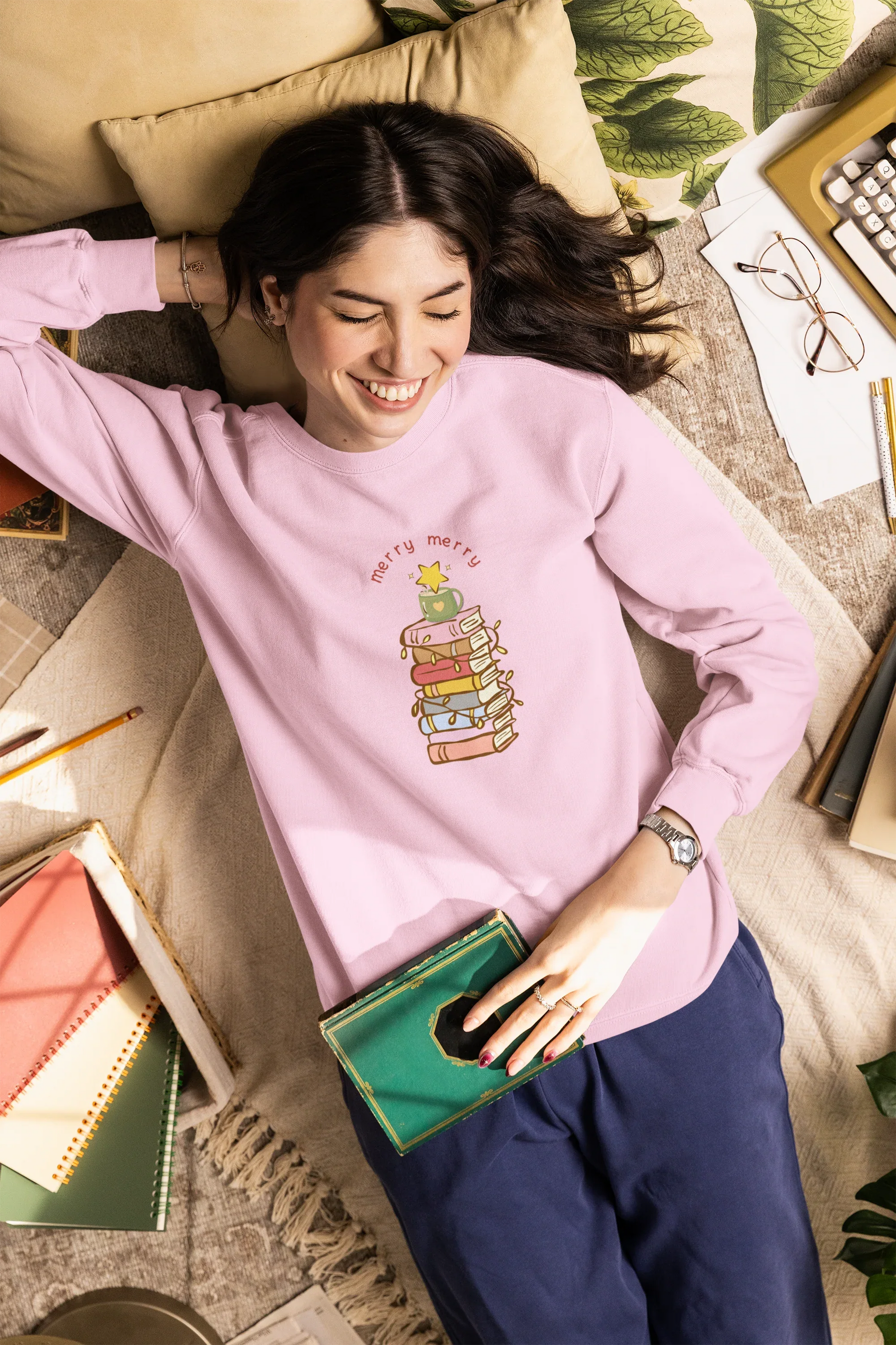 Books & Merry Christmas Sweatshirt (Unisex, Cotton) - curledeyes