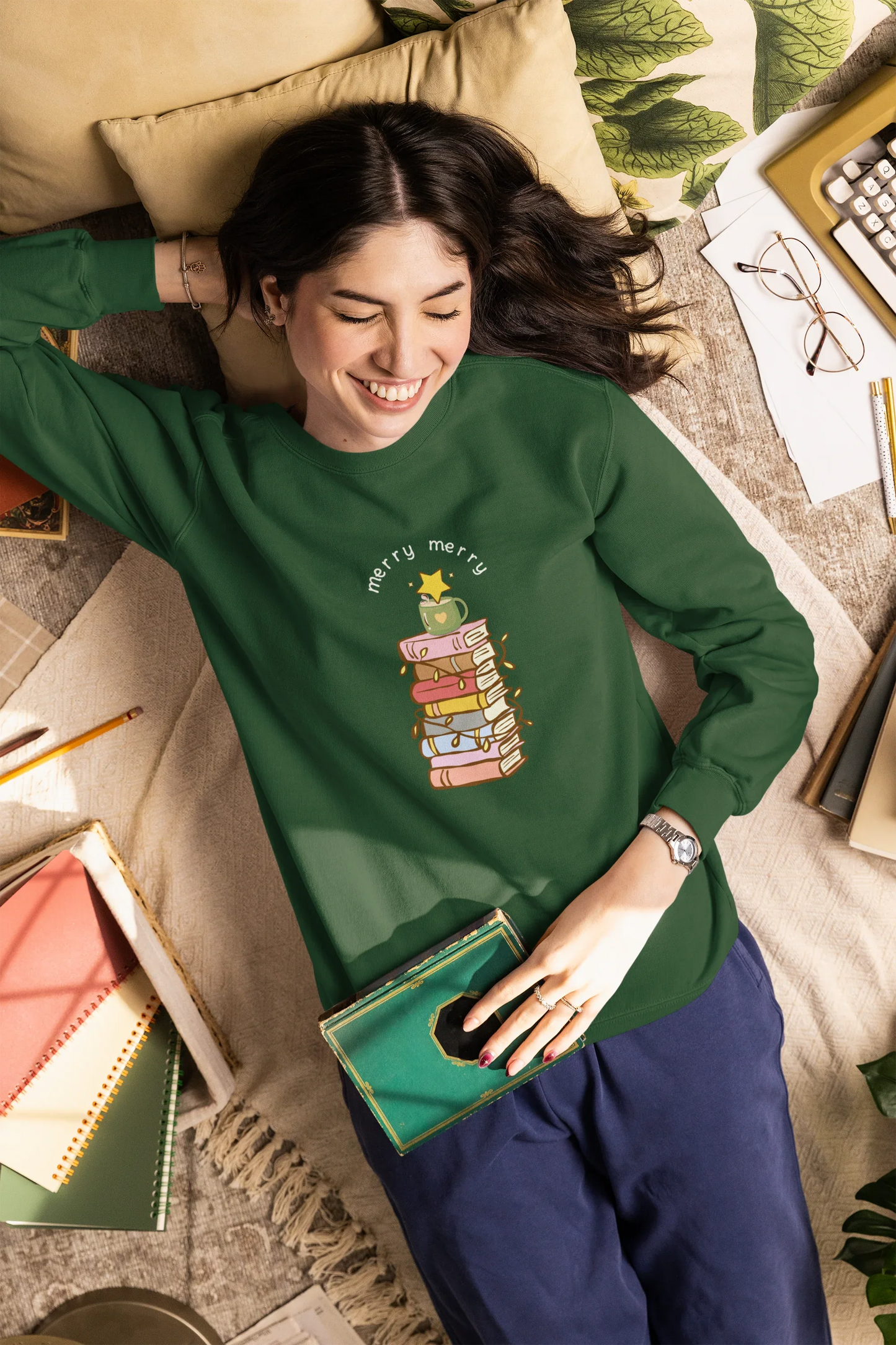Books & Merry Christmas Sweatshirt (Unisex, Cotton) - curledeyes