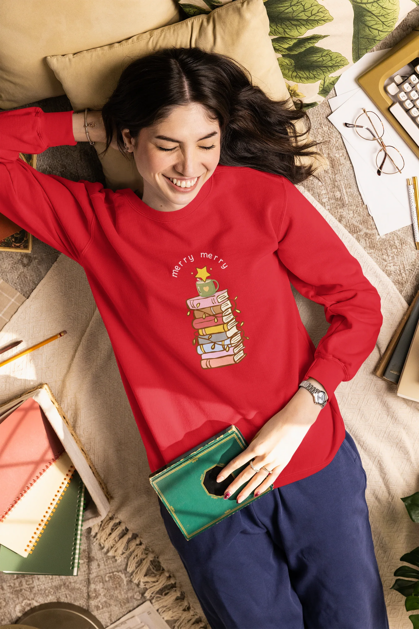 Books & Merry Christmas Sweatshirt (Unisex, Cotton) - curledeyes