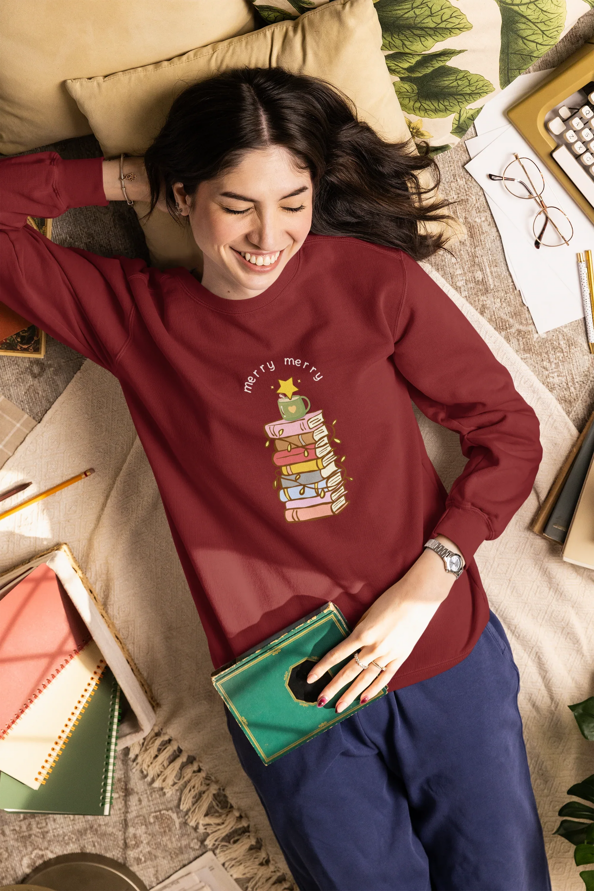Books & Merry Christmas Sweatshirt (Unisex, Cotton) - curledeyes