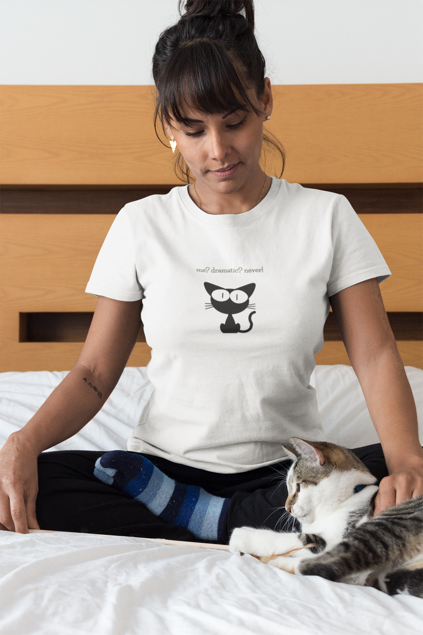Cat - me, dramatic Tee (Unisex, Cotton)