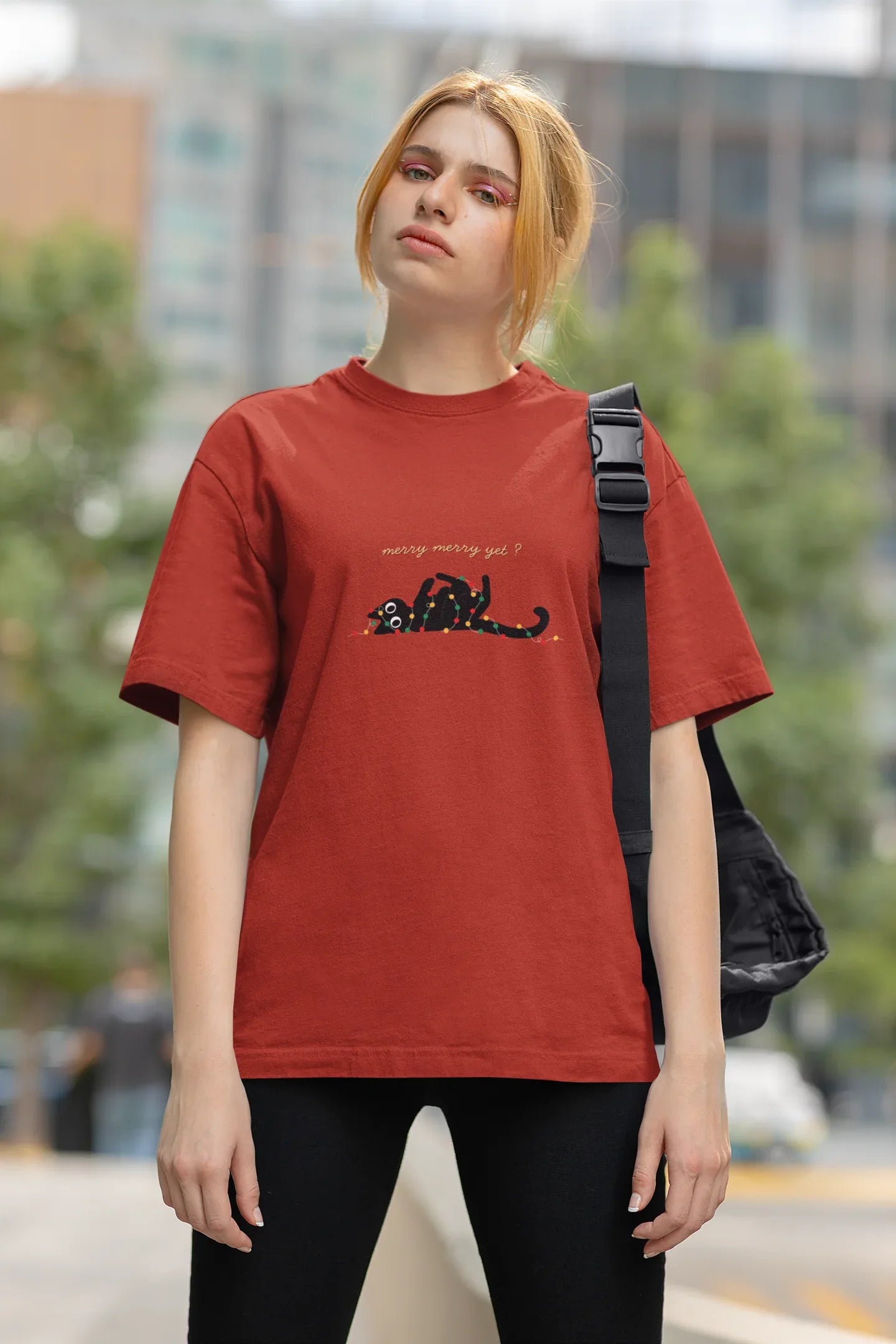 Merry Yet_ Cat Christmas Oversized luxe Christmas Tee (Unisex, Cotton) - curledeyes