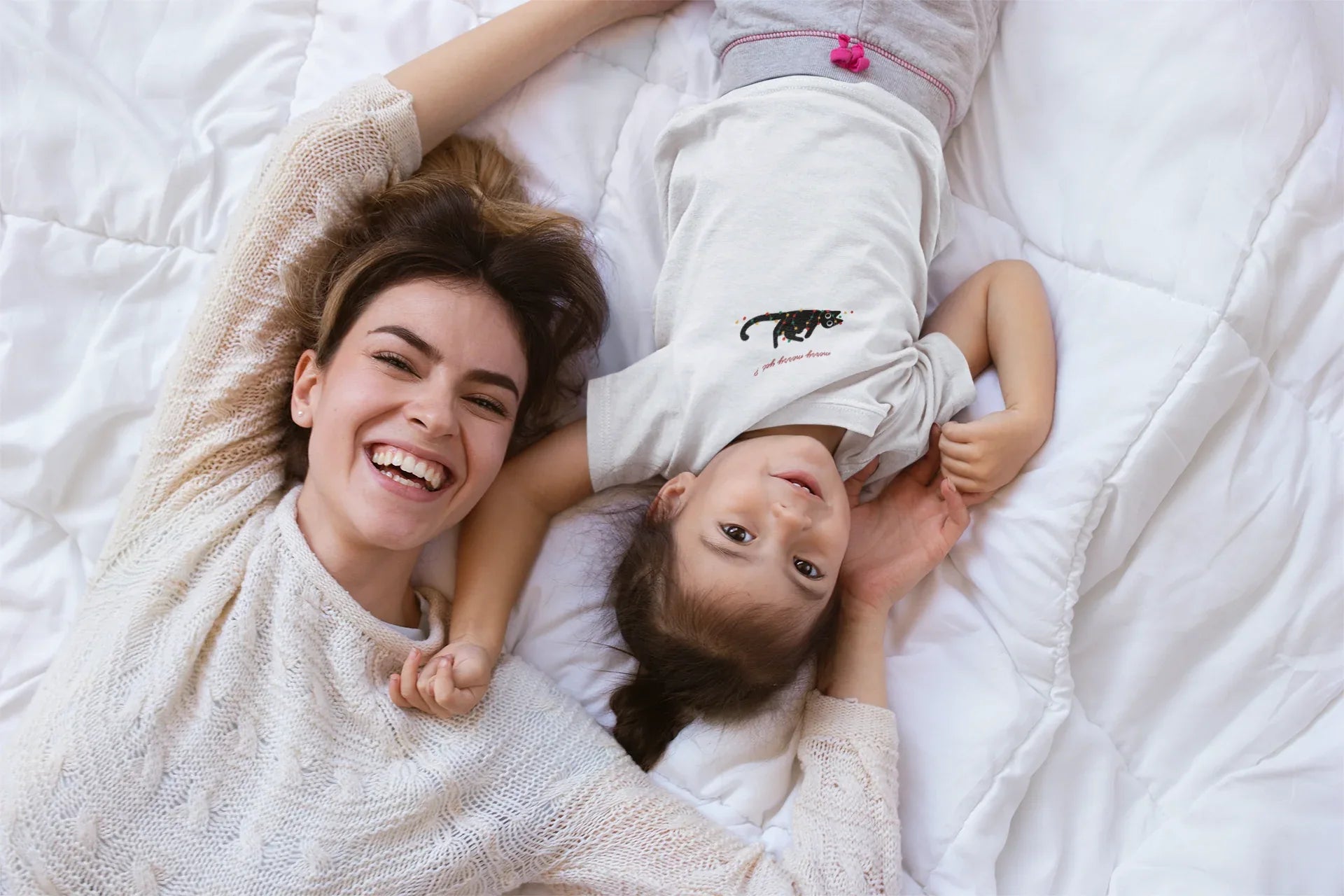 Merry merry Yet _ Cat Kids Christmas Tee (Unisex, Cotton) - curledeyes